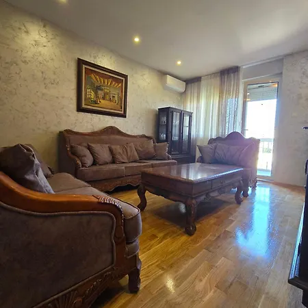 Family Lux Apartmant Апартаменты Подгорица
